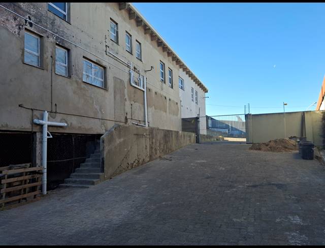 1,085M² WAREHOUSE FOR SALE IN BRAELYN INDUSTRIAL